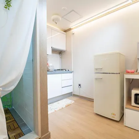 Pet-Friendly Gwangalli Beach Stay, 2 Guests, Self Check-In