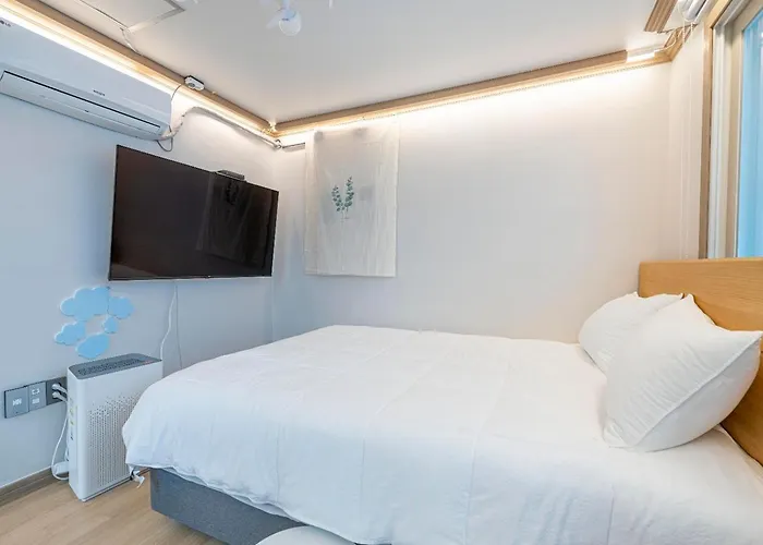 Pet-friendly Gwangalli Stay, 2 Guests, Self Check-in * Busan